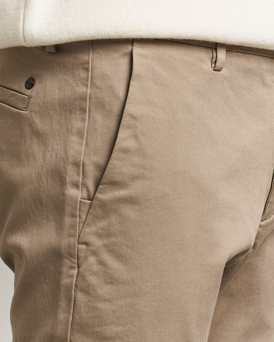 Hombres | Pantalones | NN07 | Theo Regular Fit Stretch Chinos Timber Wolf