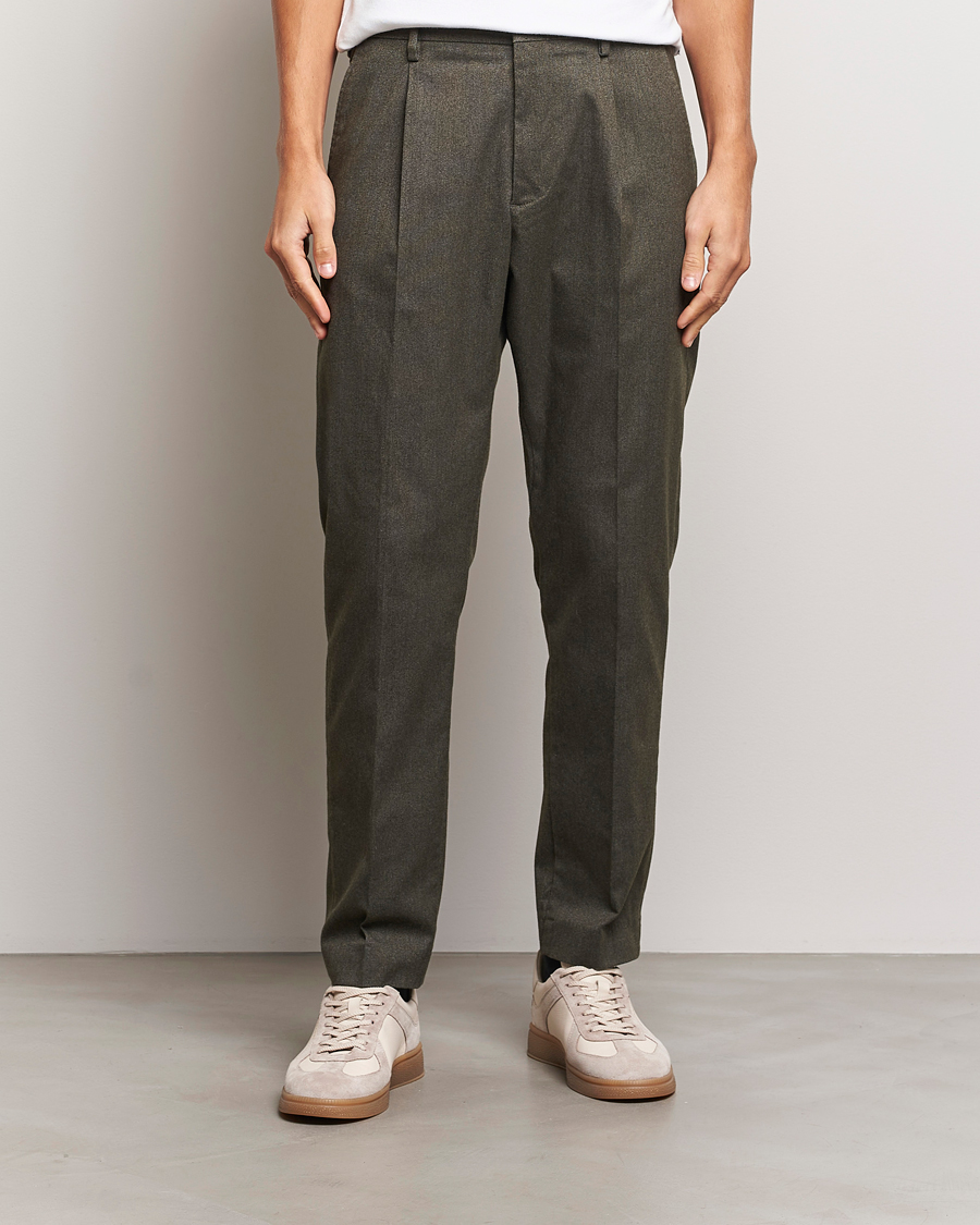 Hombres | Pantalones | NN07 | Bill Pleated Brushed Cotton Trousers Dark Army