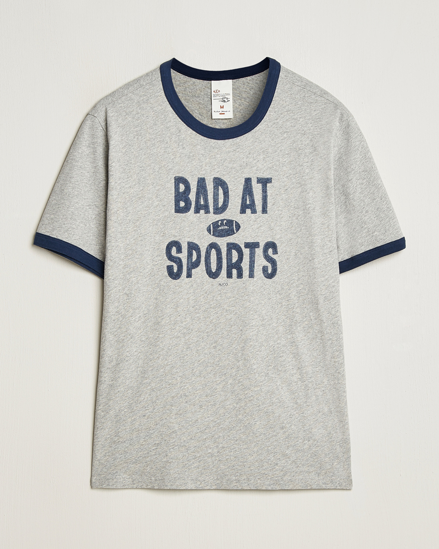 Hombres | Camisetas | Nudie Jeans | Ricky Bad At Sport T-Shirt Grey Melange