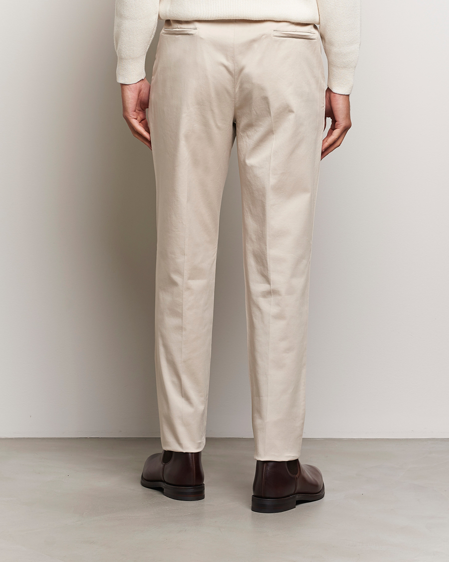Hombres | Pantalones | Brunello Cucinelli | Slim Fit Pleated Trousers Light Beige