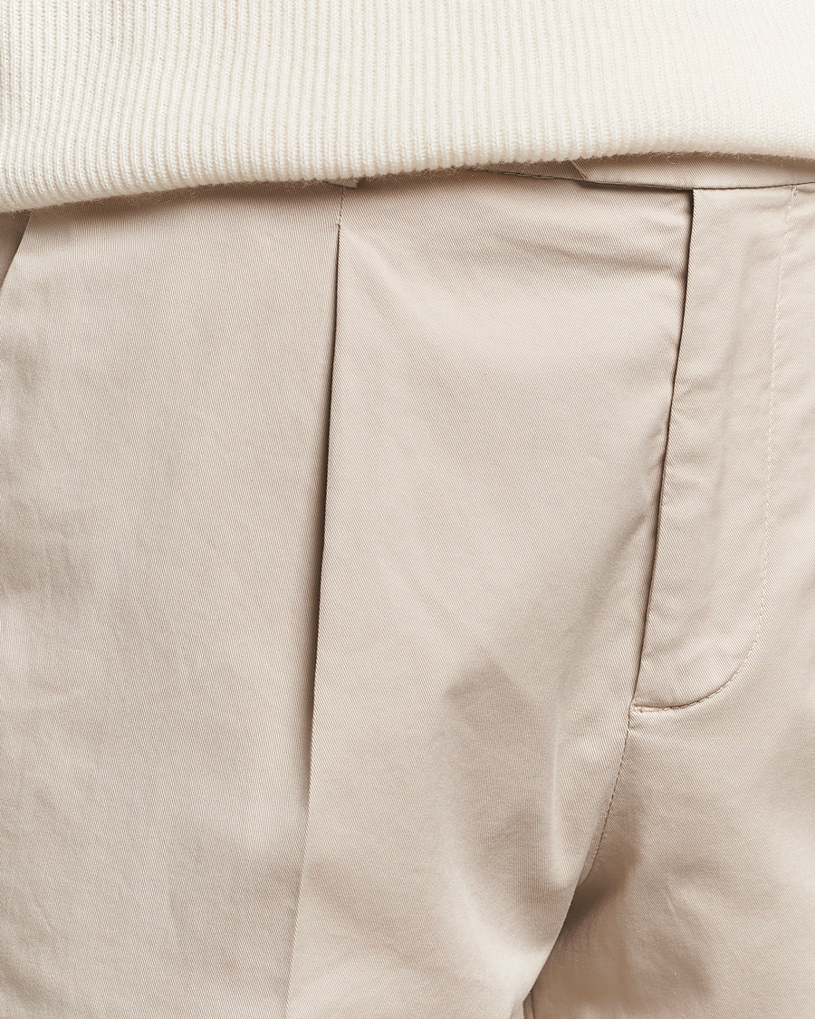 Hombres | Pantalones | Brunello Cucinelli | Slim Fit Pleated Trousers Light Beige