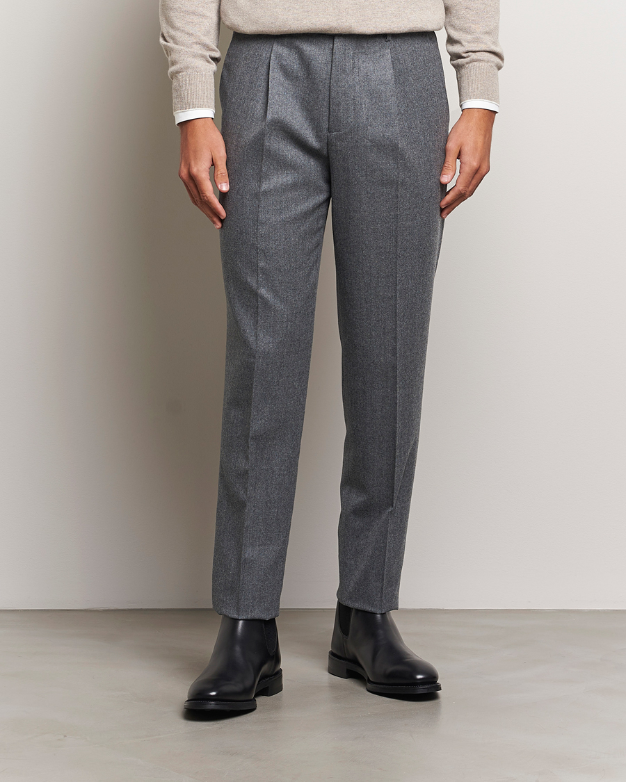 Hombres | Pantalones | Brunello Cucinelli | Slim Fit Pleated Flannel Trousers Grey Melange