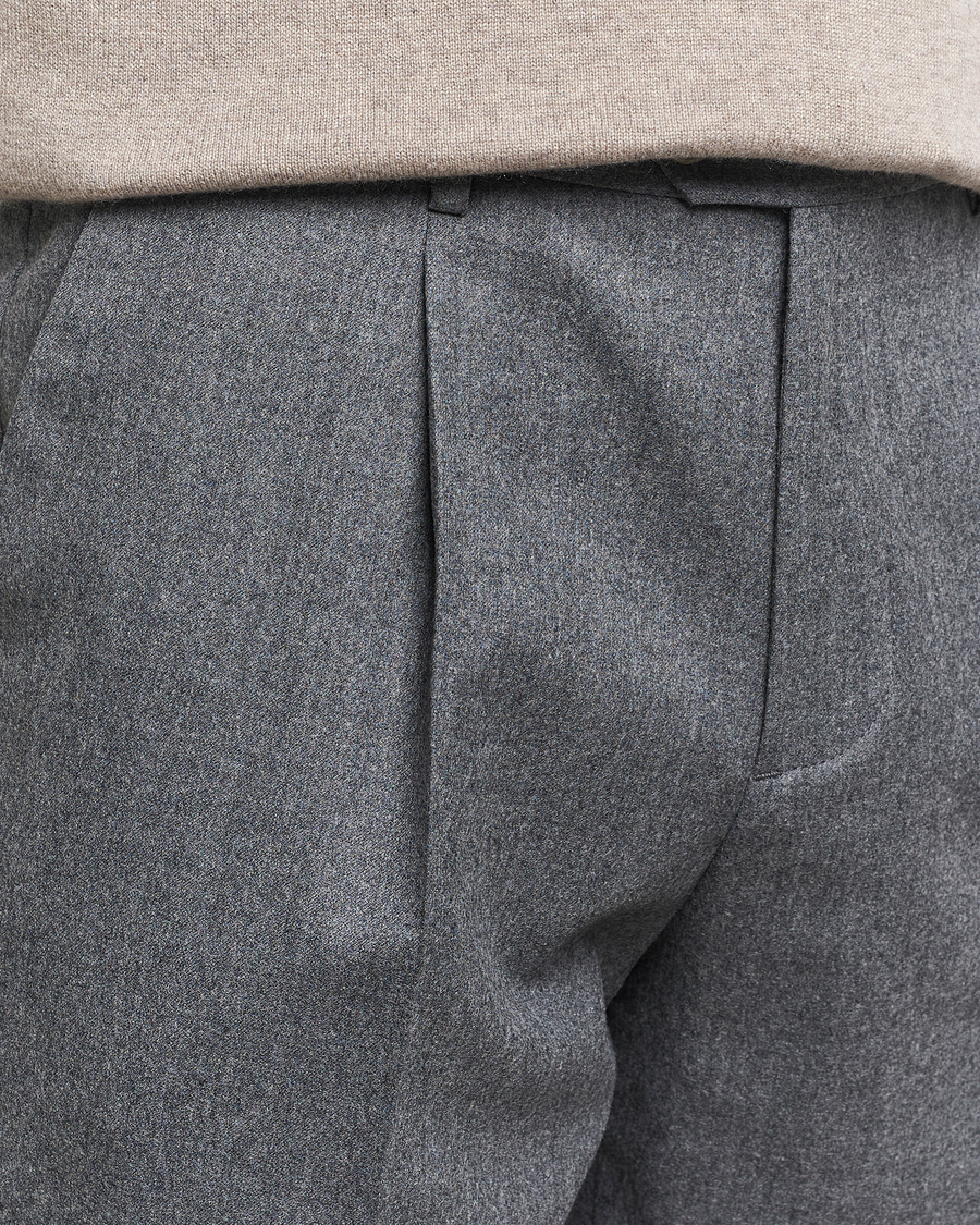 Hombres | Pantalones | Brunello Cucinelli | Slim Fit Pleated Flannel Trousers Grey Melange