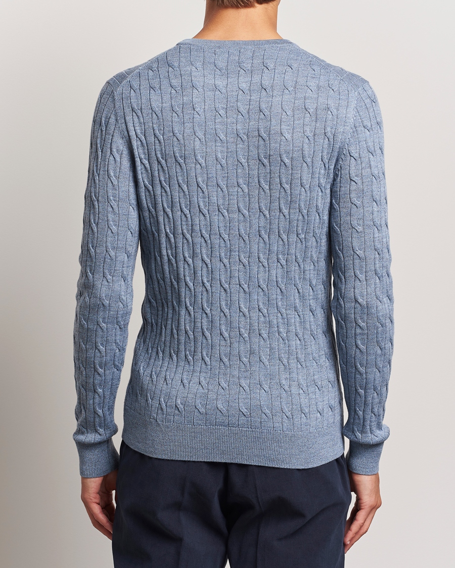 Hombres | Jerséis y prendas de punto | Morris | Merino Cable O-Neck Light Blue