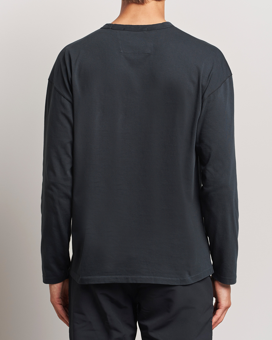 Hombres | Camisetas | C.P. Company | Box Fit Tonal Logo Long Sleeve T-shirt Washed Black