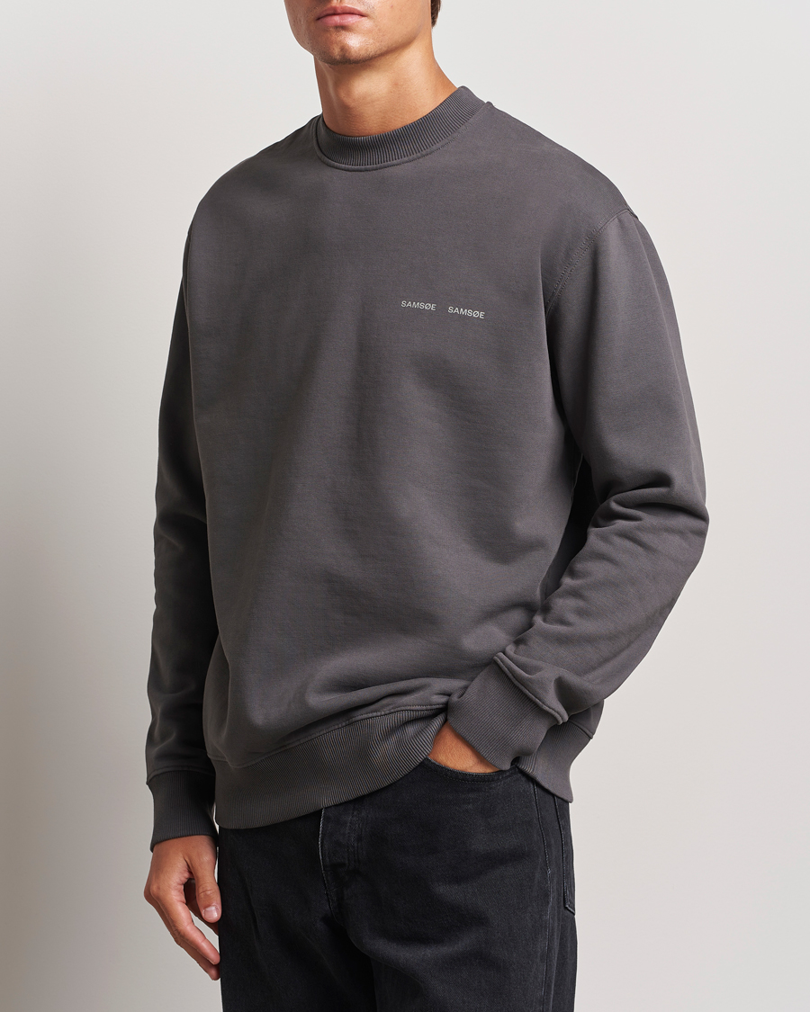 Hombres | Jerséis y prendas de punto | Samsøe Samsøe | Norsbro Crew Neck Sweatshirt Volcanic Ash