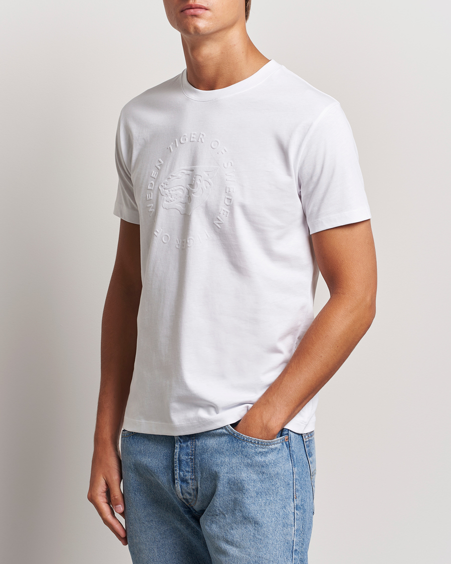 Hombres | Camisetas | Tiger of Sweden | Dillan Logo Crew Neck T-Shirt Pure White