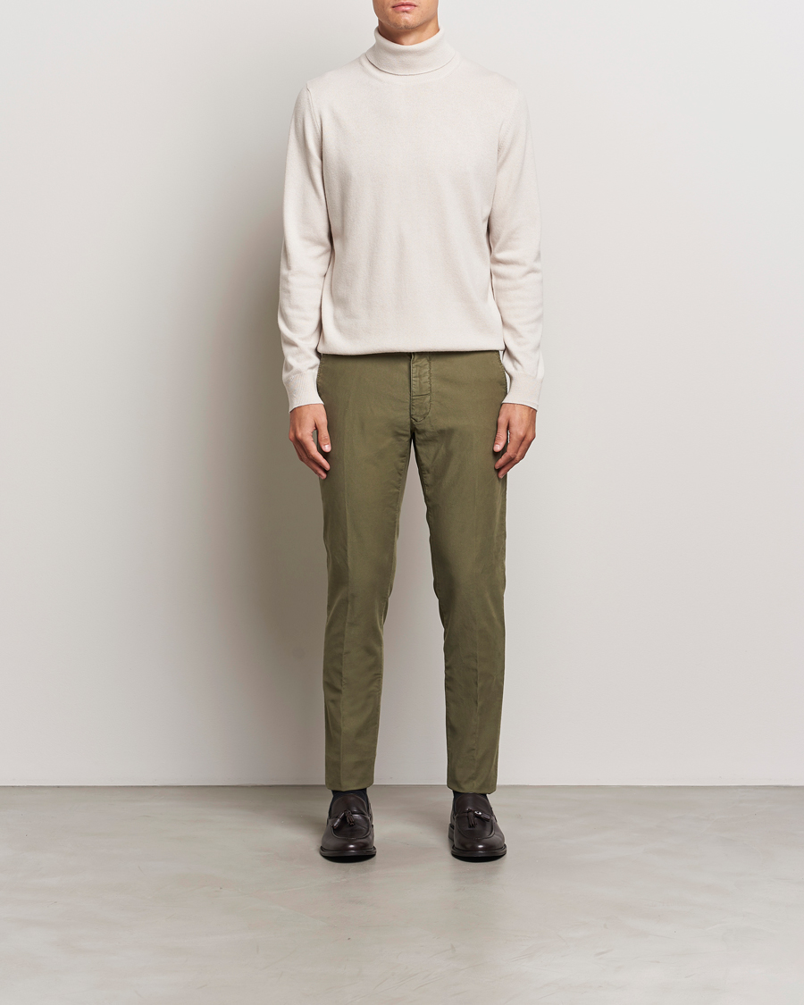 Hombres | Pantalones | Incotex | Slim Fit Garment Dyed Slacks Dark Green