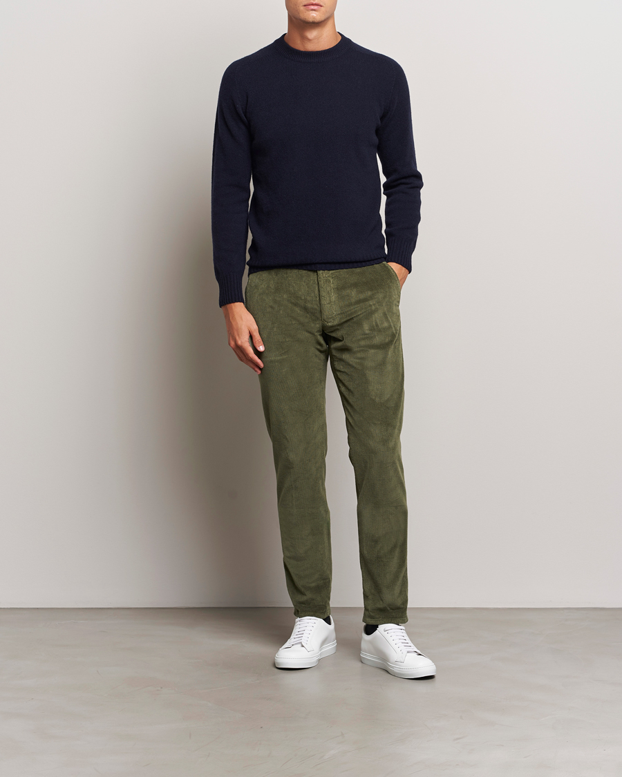 Hombres | Pantalones | Incotex | Slim Fit Leisure Cord Slacks Dark Green