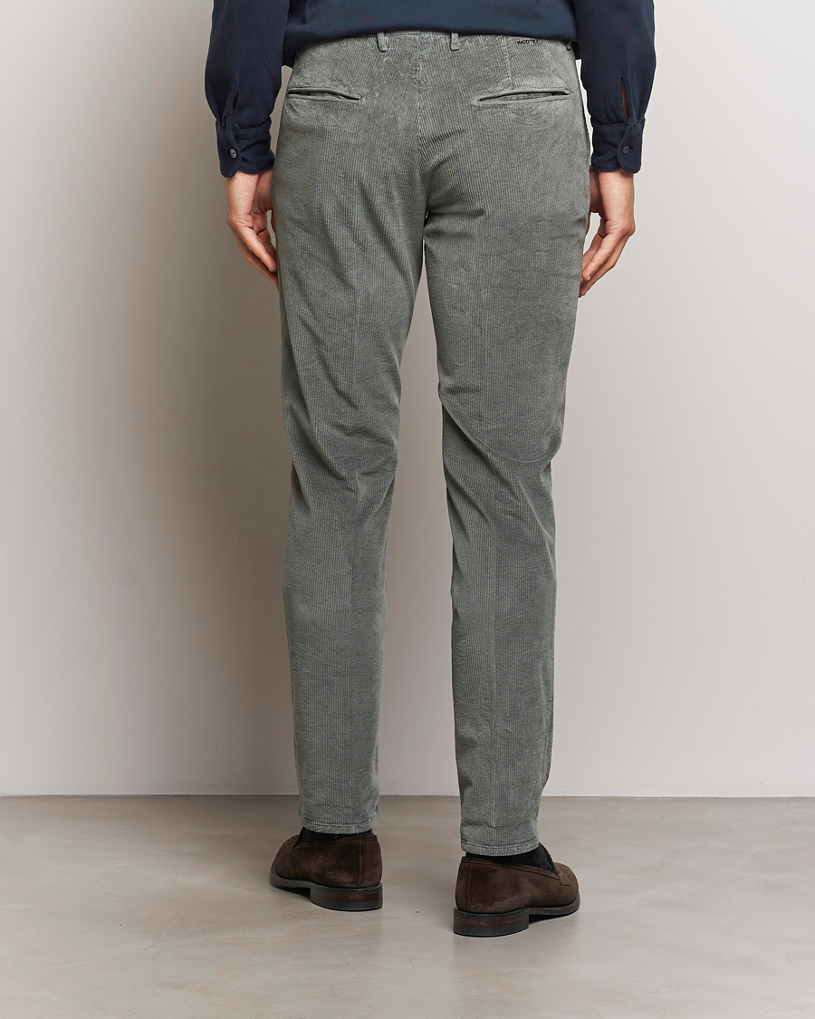 Hombres | Pantalones | Incotex | Slim Fit Leisure Cord Slacks Grey