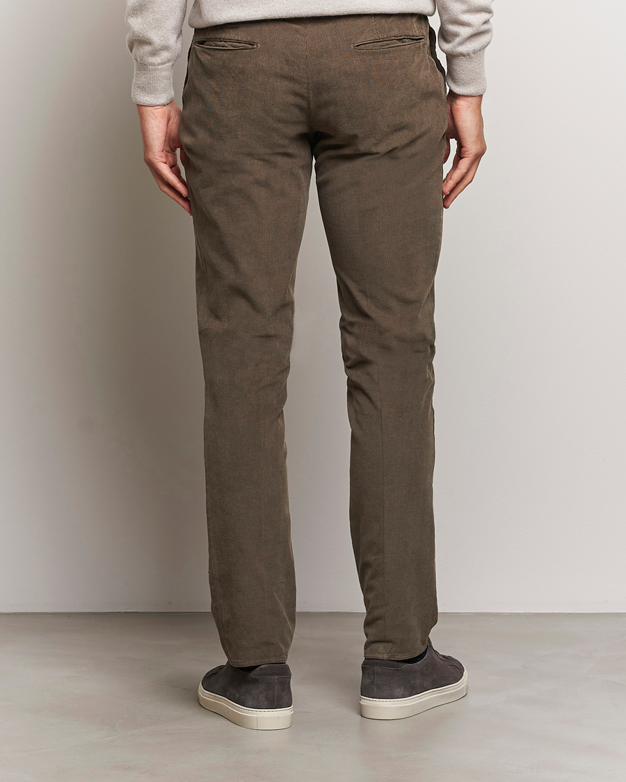 Hombres | Pantalones | Incotex | Slim Fit Baby Corduroy Trousers Brown