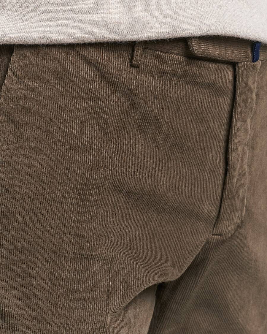 Hombres | Pantalones | Incotex | Slim Fit Baby Corduroy Trousers Brown