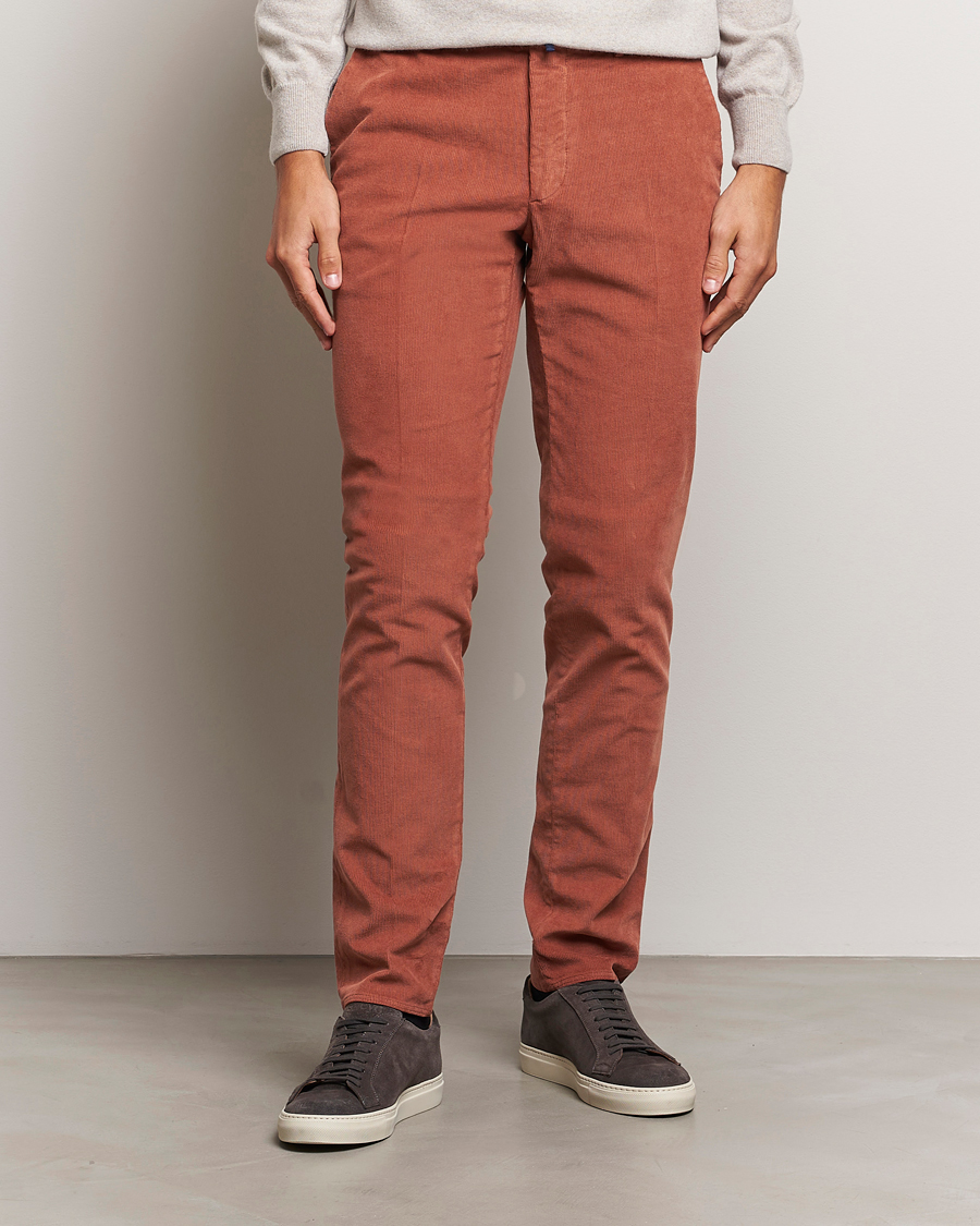 Hombres | Pantalones | Incotex | Slim Fit Baby Corduroy Trousers Vintage Red