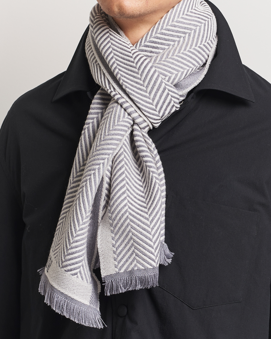 Hombres | Giorgio Armani Wool Chevron Scarf Light Grey | Giorgio Armani | Wool Chevron Scarf Light Grey
