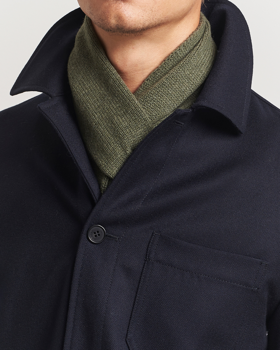 Hombres | Piacenza Cashmere Short Loop Cashmere Scarf Olive | Piacenza Cashmere | Short Loop Cashmere Scarf Olive