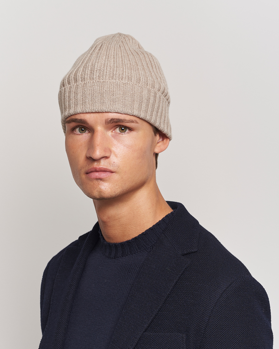 Hombres | Piacenza Cashmere Ribbed Cashmere Beanie Light Beige | Piacenza Cashmere | Ribbed Cashmere Beanie Light Beige