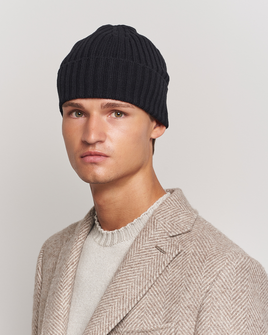 Hombres | Piacenza Cashmere Ribbed Cashmere Beanie Black | Piacenza Cashmere | Ribbed Cashmere Beanie Black