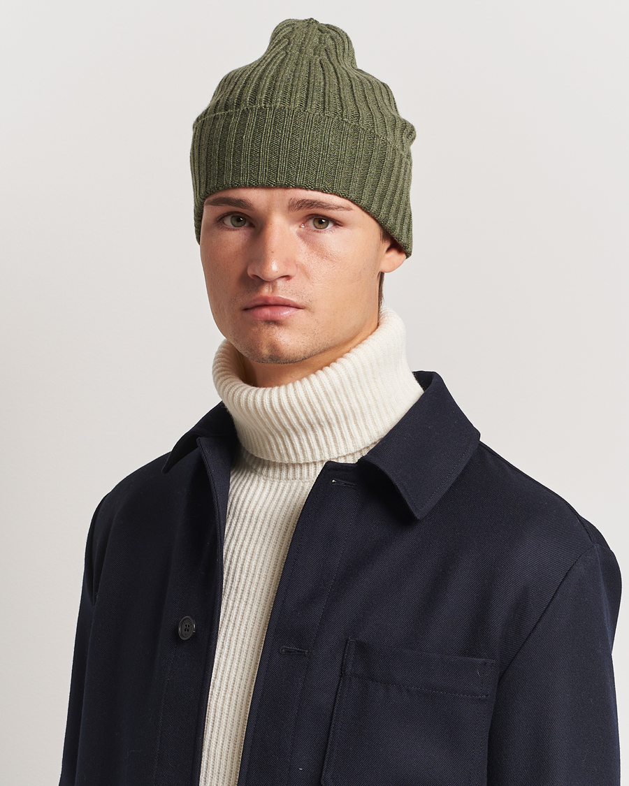 Hombres | Piacenza Cashmere Ribbed Cashmere Beanie Olive | Piacenza Cashmere | Ribbed Cashmere Beanie Olive