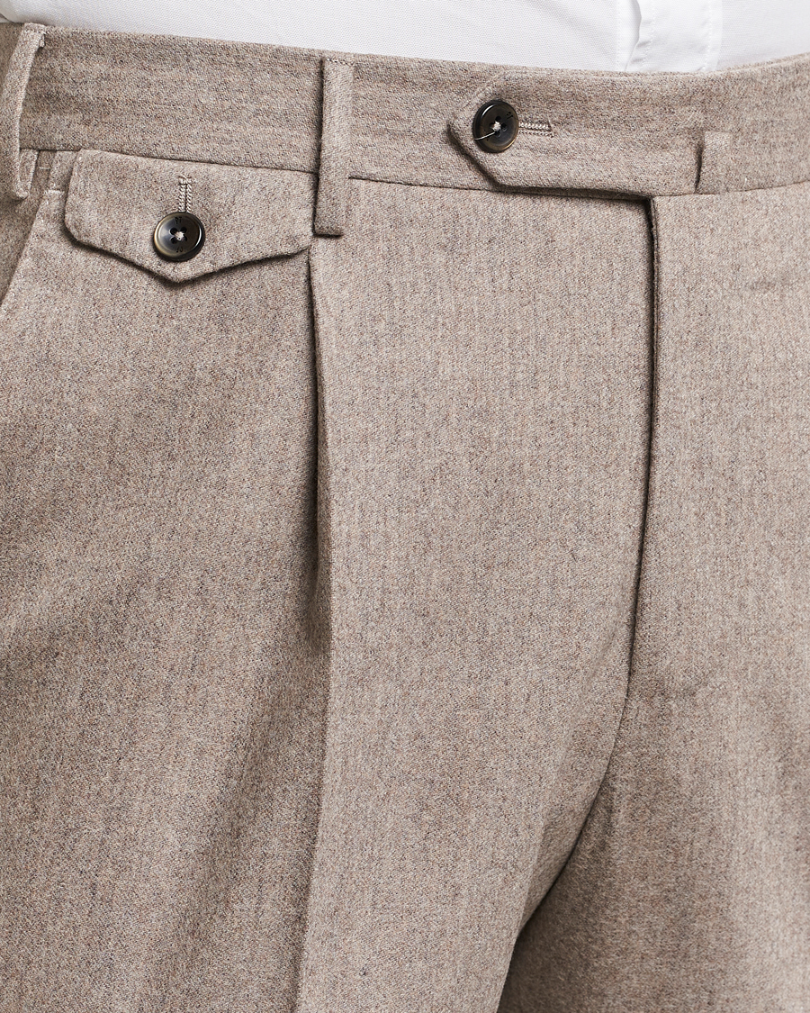 Hombres | Pantalones | PT01 | Slim Fit Pleated Wool/Cashmere Trousers Beige