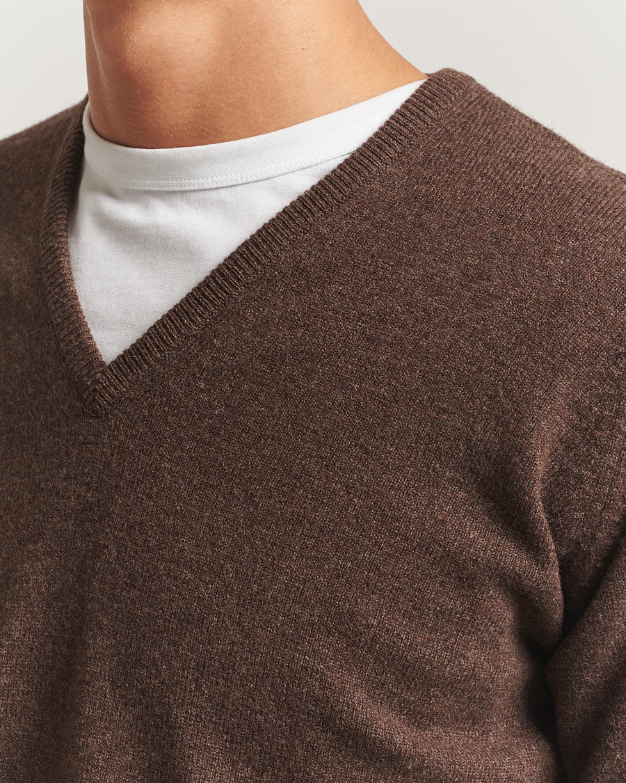 Hombres | Jerséis y prendas de punto | William Lockie | Rob Lambswool V-Neck Mocha