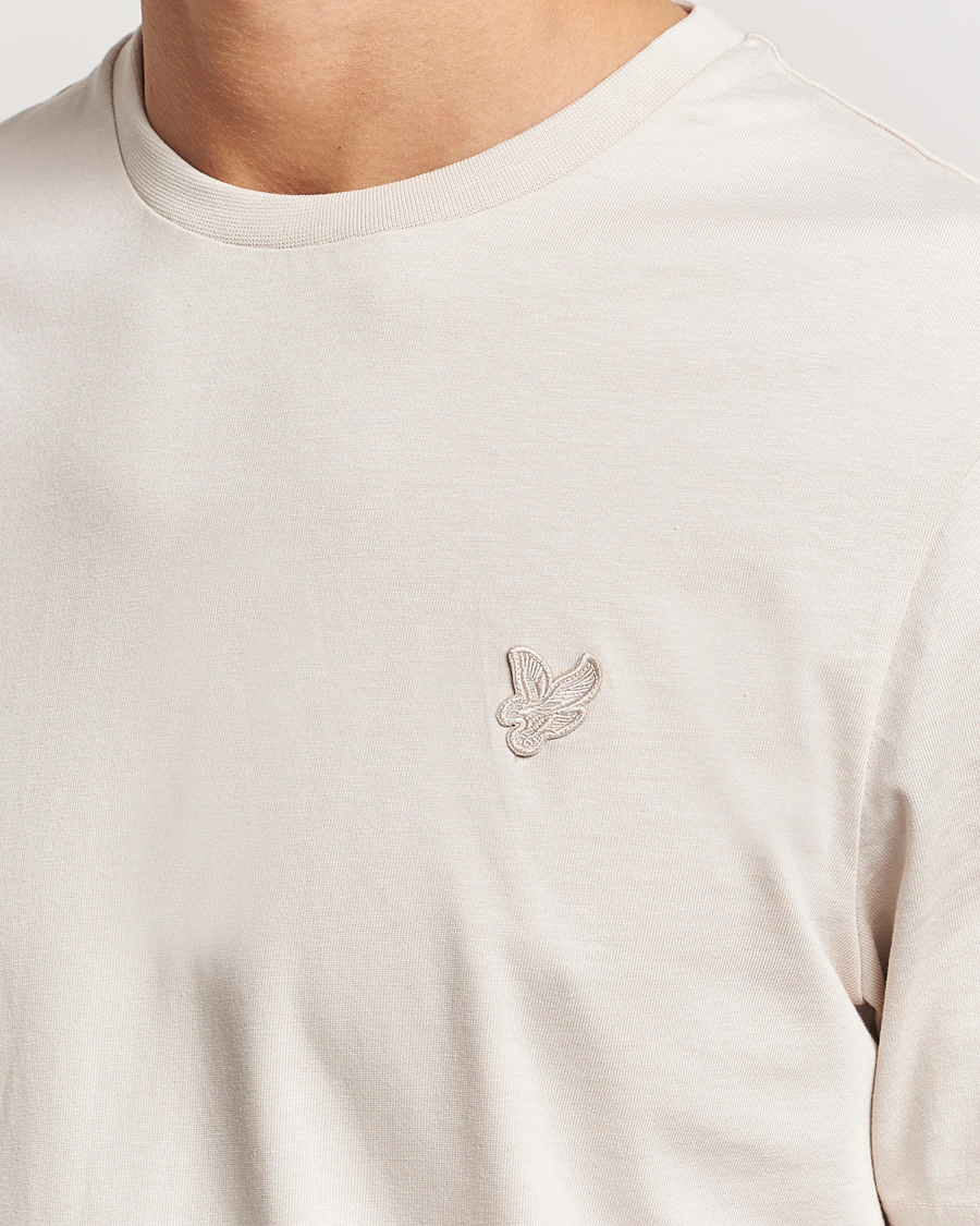 Hombres | Camisetas | Lyle & Scott | Tonal Eagle Crew Neck T-Shirt Cove
