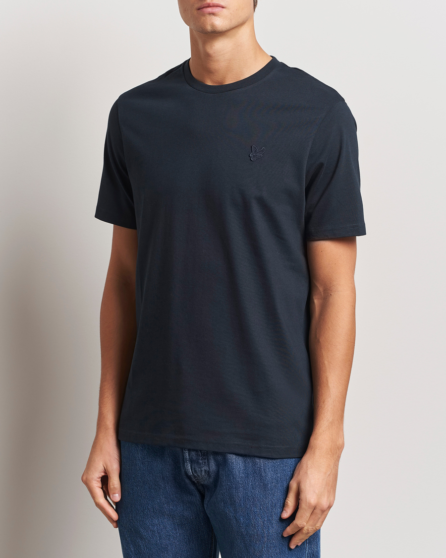 Hombres | Camisetas | Lyle & Scott | Tonal Eagle Crew Neck T-Shirt Dark Navy
