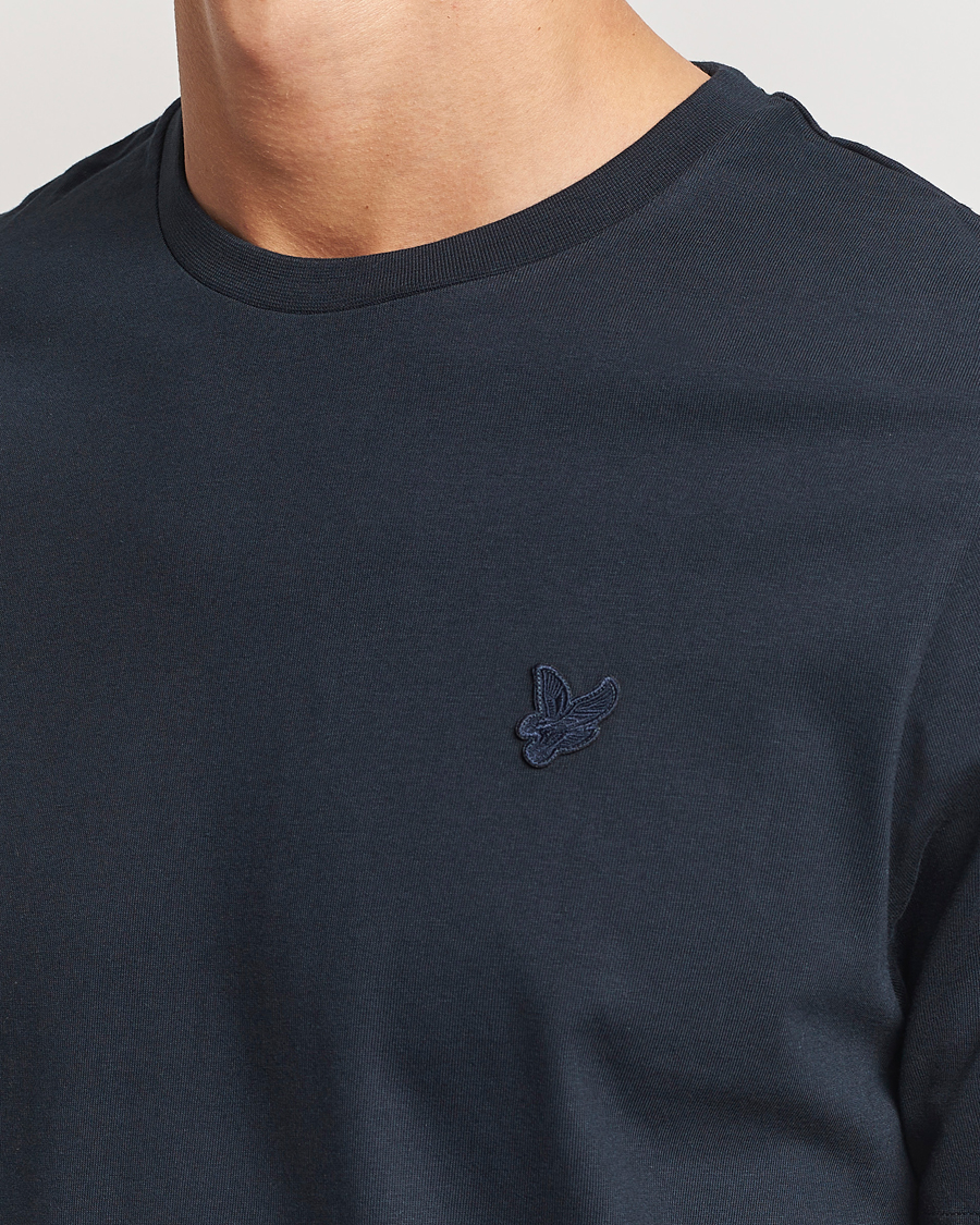 Hombres | Camisetas | Lyle & Scott | Tonal Eagle Crew Neck T-Shirt Dark Navy