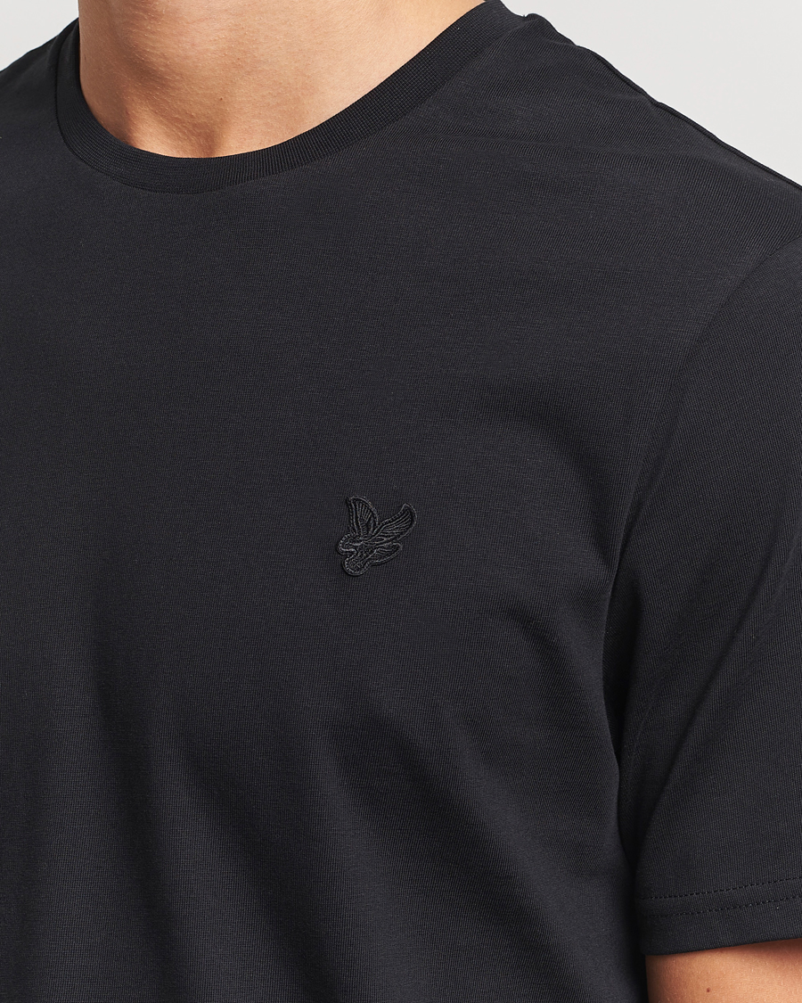 Hombres | Camisetas | Lyle & Scott | Tonal Eagle Crew Neck T-Shirt Jet Black