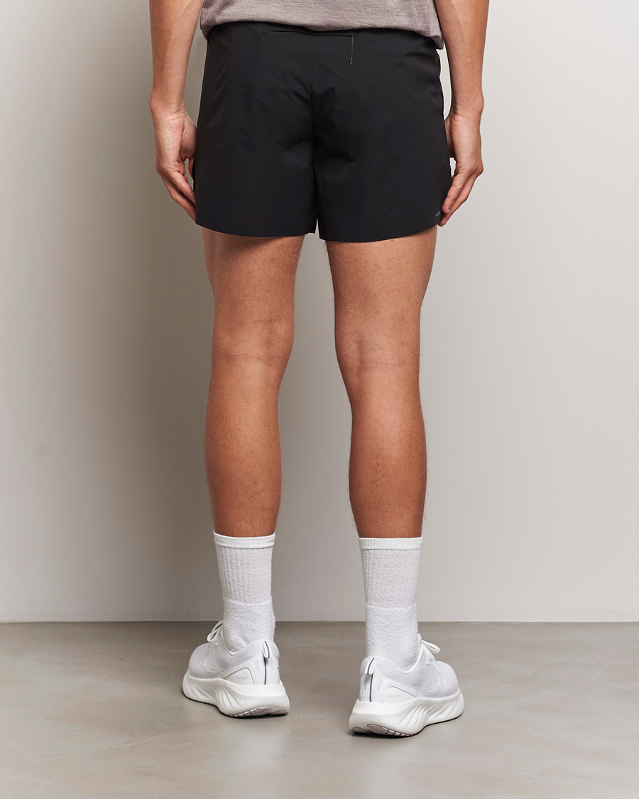 Hombres | Pantalones cortos | Satisfy | PeaceShell 5 Inch Shorts Black