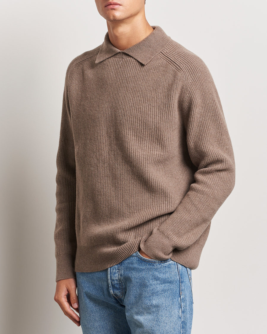 Hombres | Jerséis y prendas de punto | Sunspel | Ribbed Wool/Cashmere Poloneck Sandstone