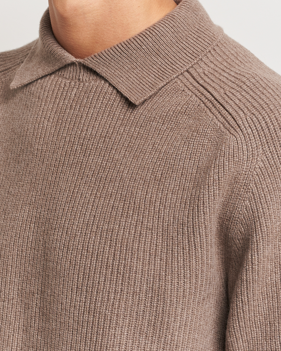 Hombres | Jerséis y prendas de punto | Sunspel | Ribbed Wool/Cashmere Poloneck Sandstone