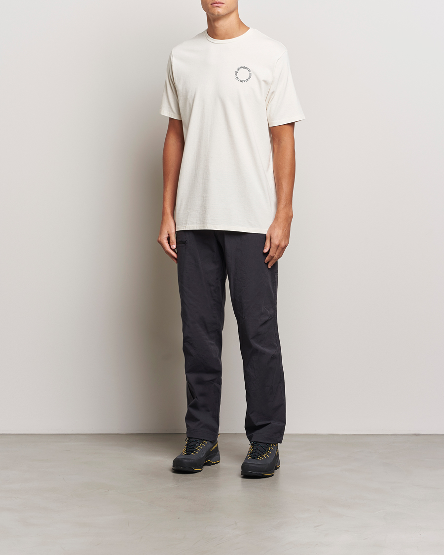 Hombres | Camisetas | Patagonia | Spoke Stencil Responsibili T-Shirt Birch White