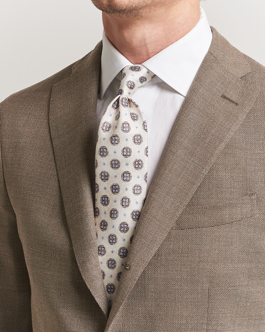 Hombres | Amanda Christensen Silk Oxford Printed Flower 8cm Tie Cream | Amanda Christensen | Silk Oxford Printed Flower 8cm Tie Cream