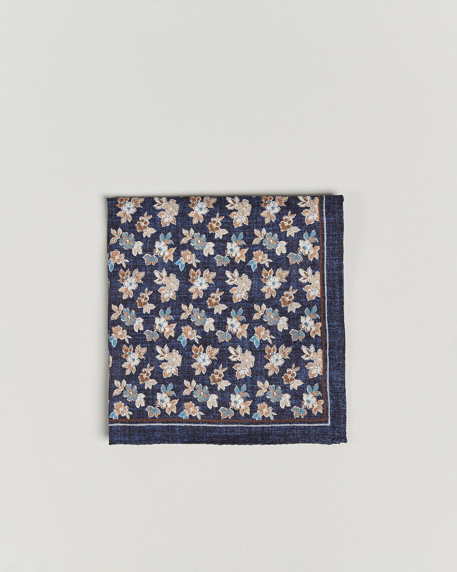 Hombres | Amanda Christensen Linen Printed Flower Pocket Square Navy | Amanda Christensen | Linen Printed Flower Pocket Square Navy