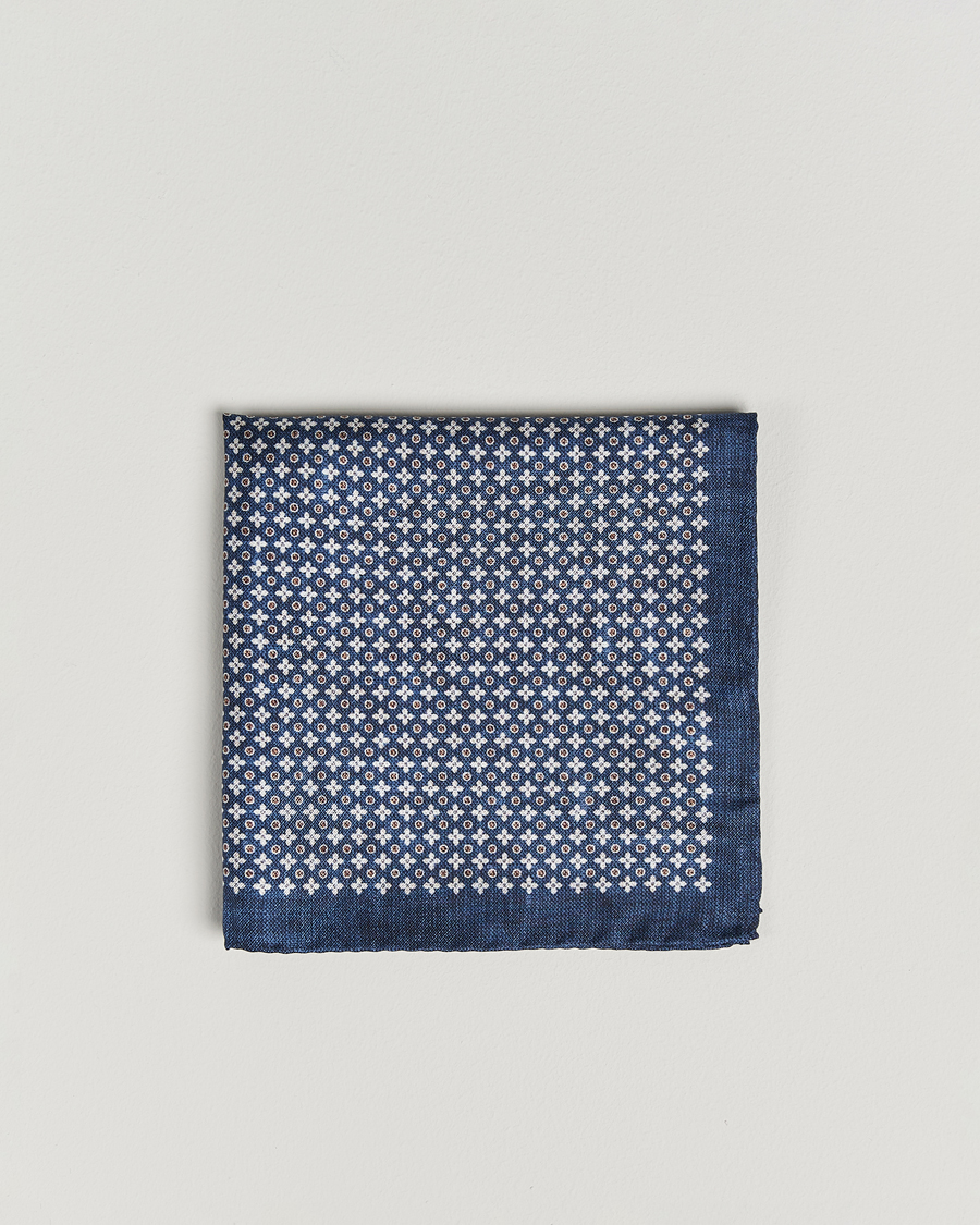 Hombres | Amanda Christensen Silk Twill Printed Flower Pocket Square Navy | Amanda Christensen | Silk Twill Printed Flower Pocket Square Navy