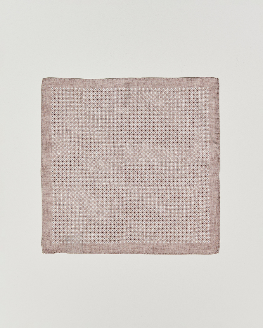 Hombres | Amanda Christensen Silk Twill Printed Flower Pocket Square Sand | Amanda Christensen | Silk Twill Printed Flower Pocket Square Sand