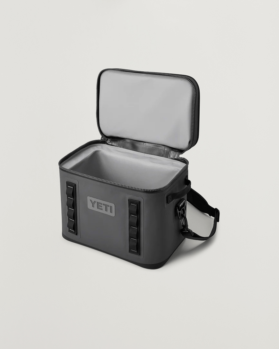 Hombres | Outdoor living | YETI | Hopper Flip 18 Soft Cooler Charcoal