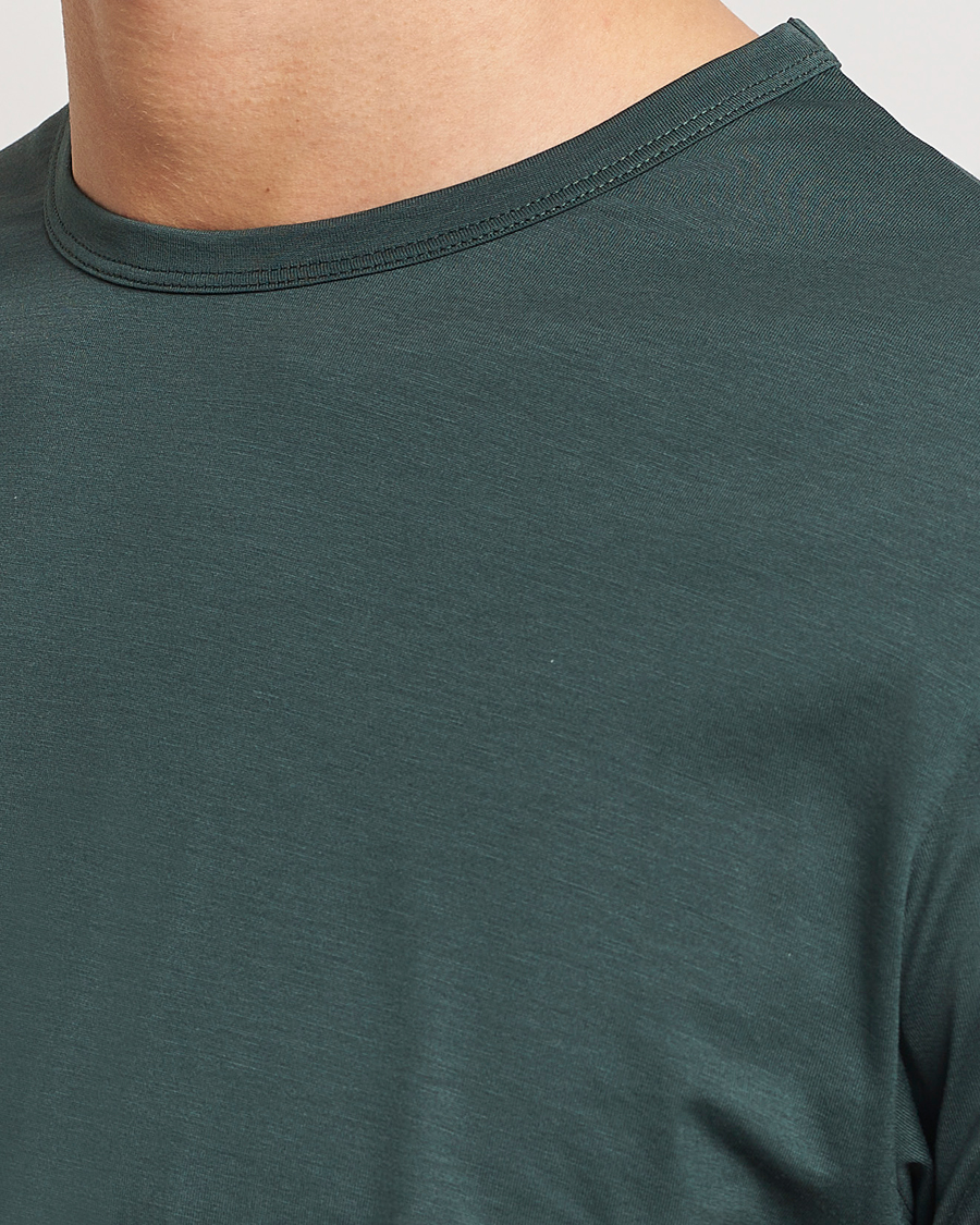 Hombres | Camisetas | Sunspel | Crew Neck Q82 Cotton T-Shirt Holly Green