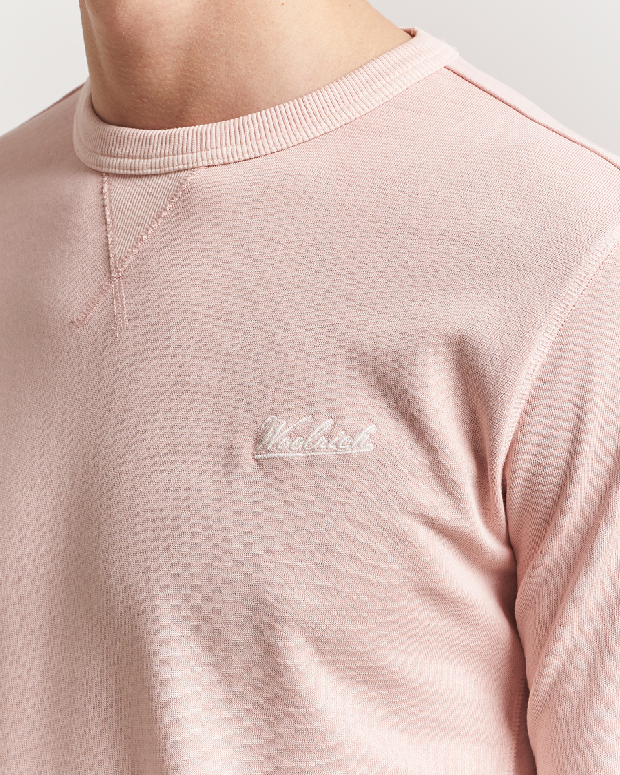 Hombres | Jerséis y prendas de punto | Woolrich | Garment Dyed Crewneck Rose Smoke