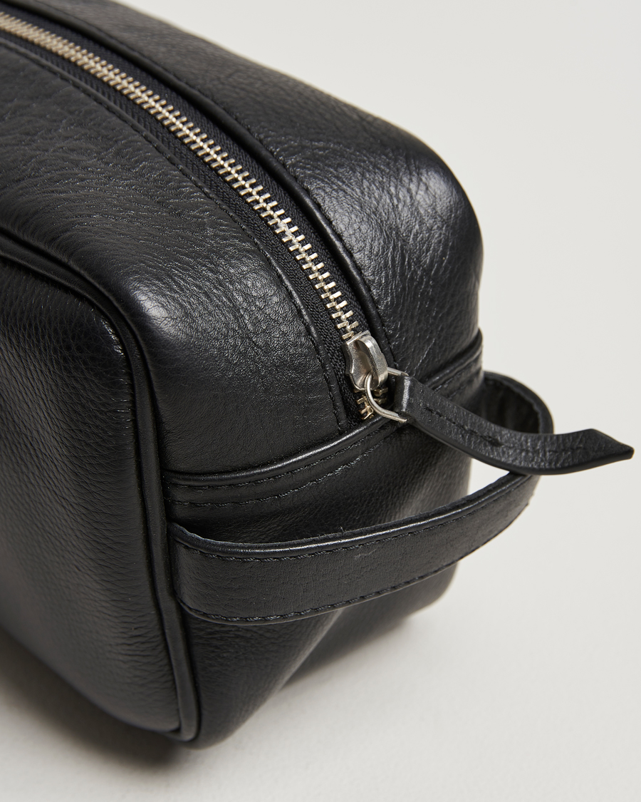 Hombres | Les Deux Leather Washbag Black | LES DEUX | Leather Washbag Black