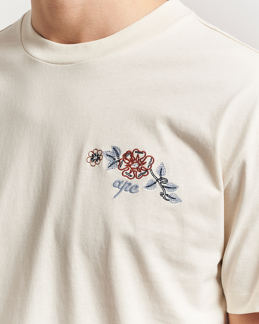 Hombres | Camisetas | A.P.C. | Oscar Embroidered T-Shirt Ecru