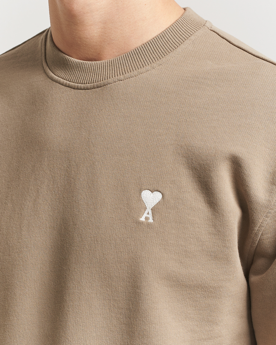 Hombres | Jerséis y prendas de punto | AMI | Off White Heart Logo Sweatshirt Beige