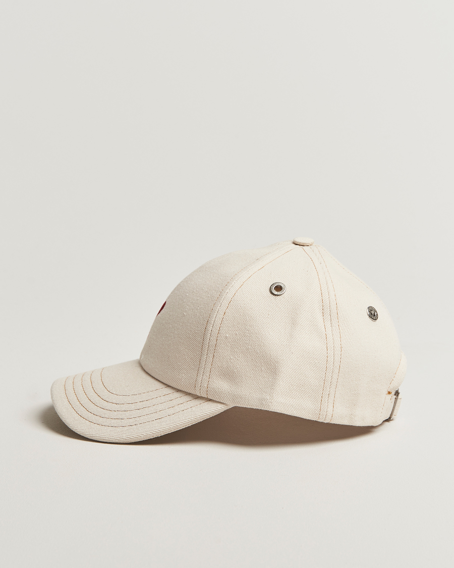 Hombres | AMI Heart Logo Cap White Cream | AMI | Heart Logo Cap White Cream