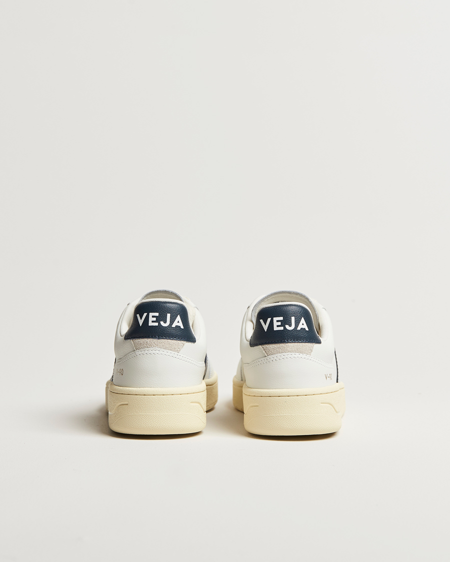 Veja V-90 Sneaker Extra White/Nautico en CareOfCarl.es
