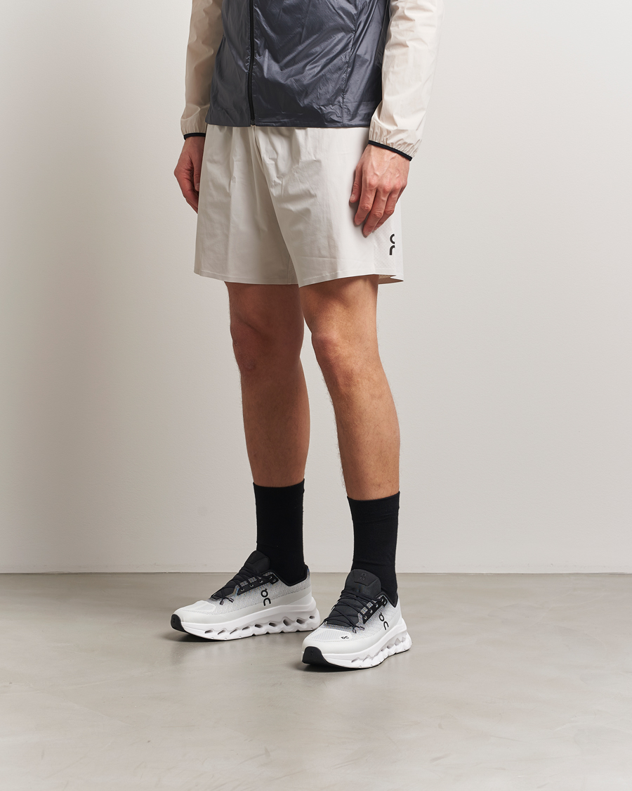 Hombres | On Cloudtilt Black/Ivory | On | Cloudtilt Black/Ivory