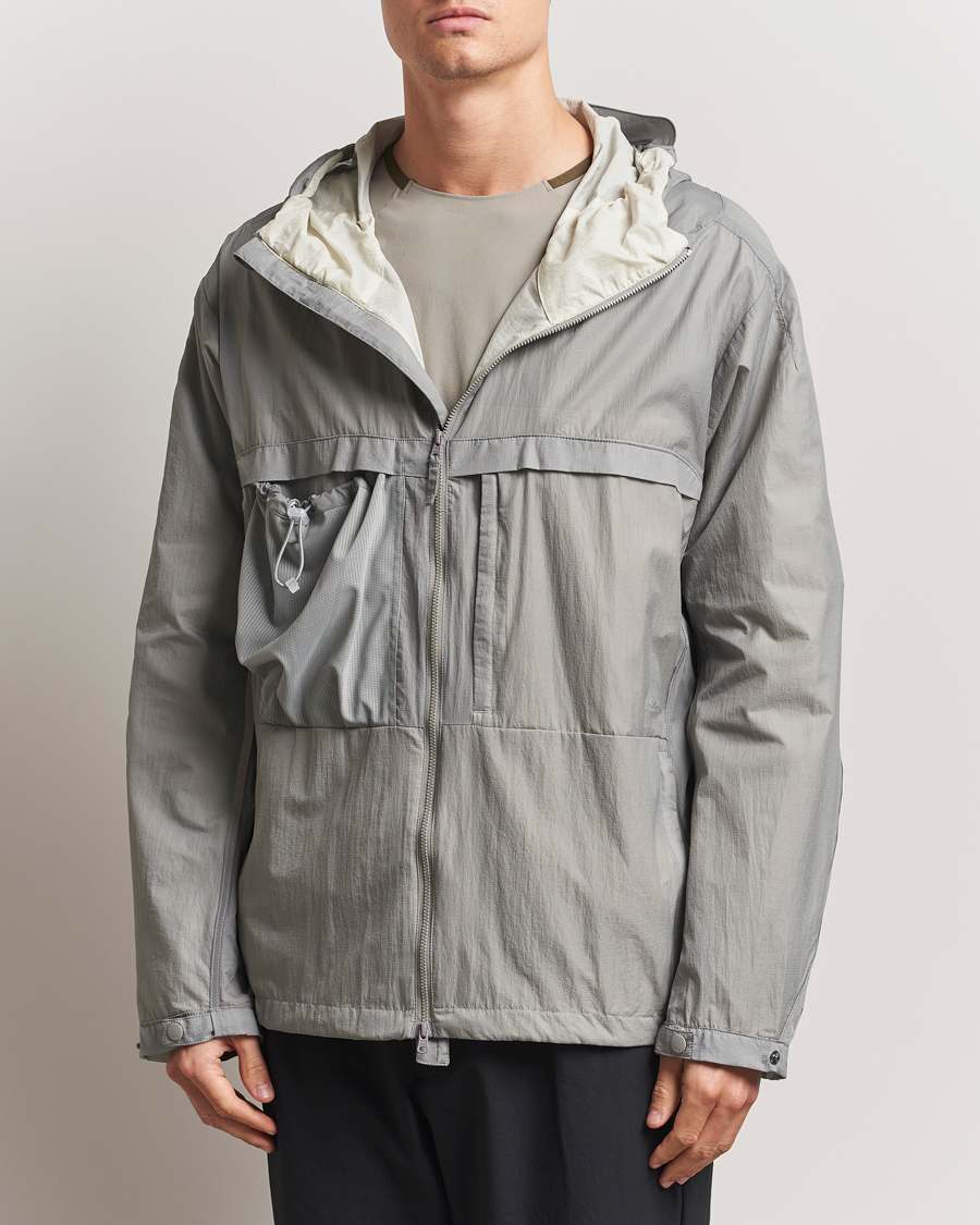 Hombres | Abrigos y chaquetas | Oakley | Latitude Flight Wind Jacket Cement