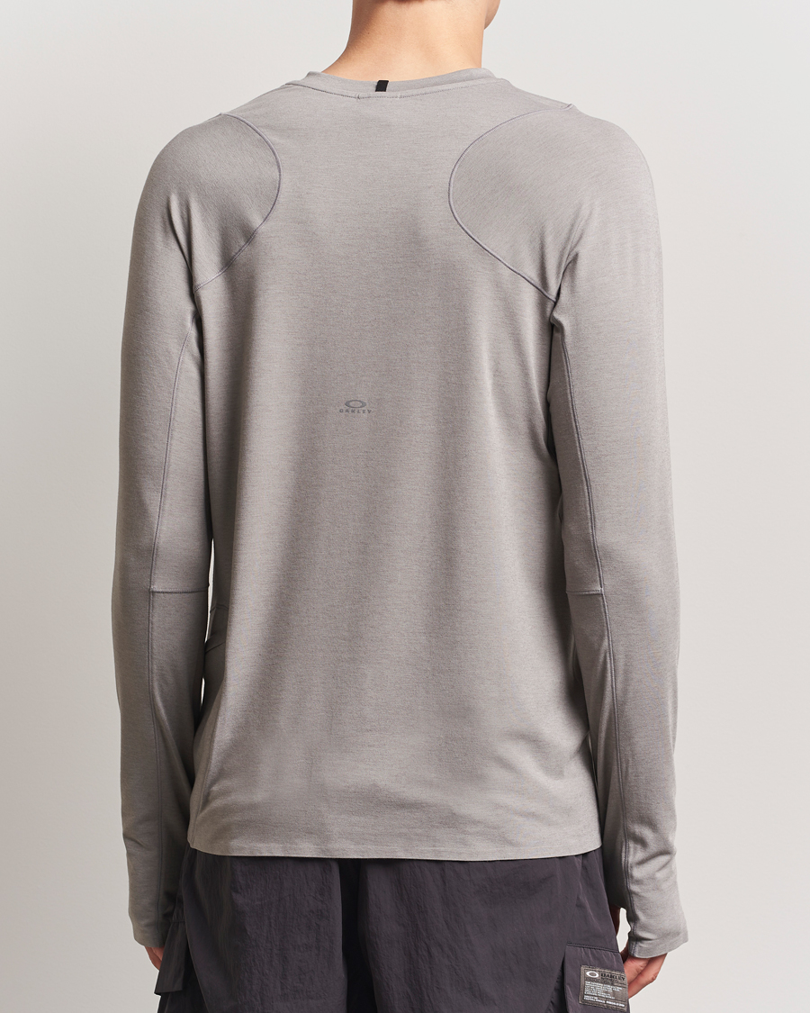 Hombres | Camisetas | Oakley | Latitude Flight Shell T-Shirt Cement