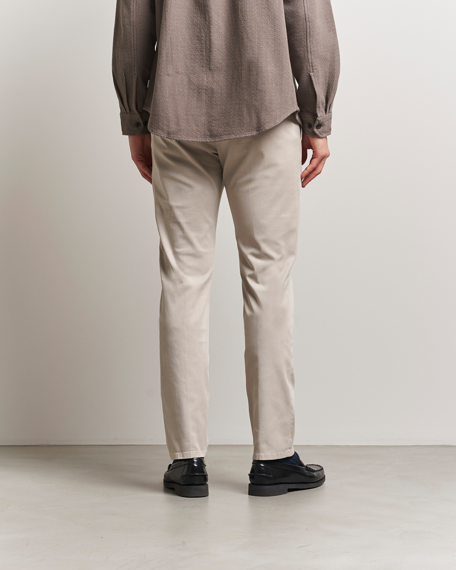 Hombres | Pantalones | Dondup | Spiritisimo Peached Gabardine Chino Sand