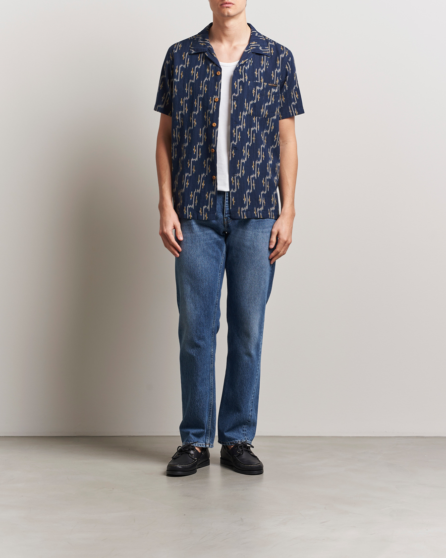 Hombres | Camisas | Nudie Jeans | Arvid Printed Short Sleeve Shirt Blueberry