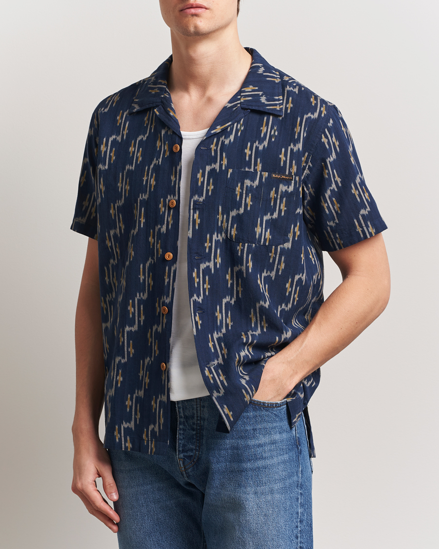Hombres | Camisas | Nudie Jeans | Arvid Printed Short Sleeve Shirt Blueberry